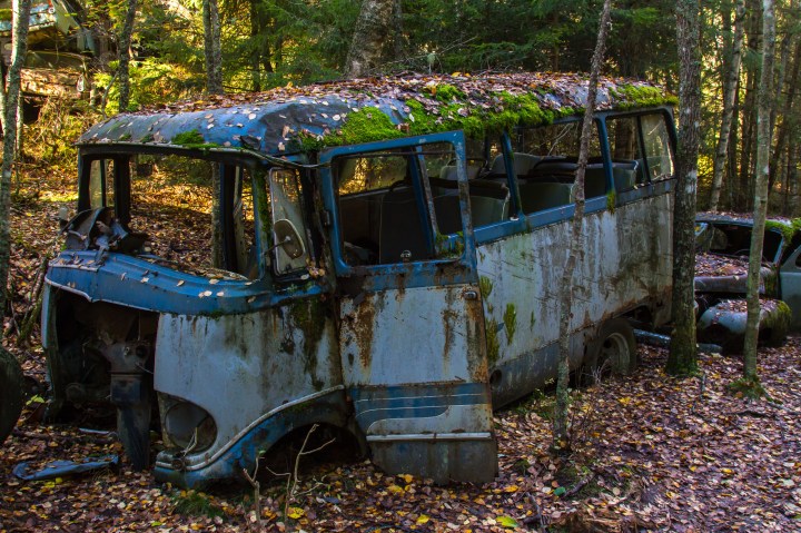 Jeg besøker bilkirkegården på svenskesiden syd for Töcksfors