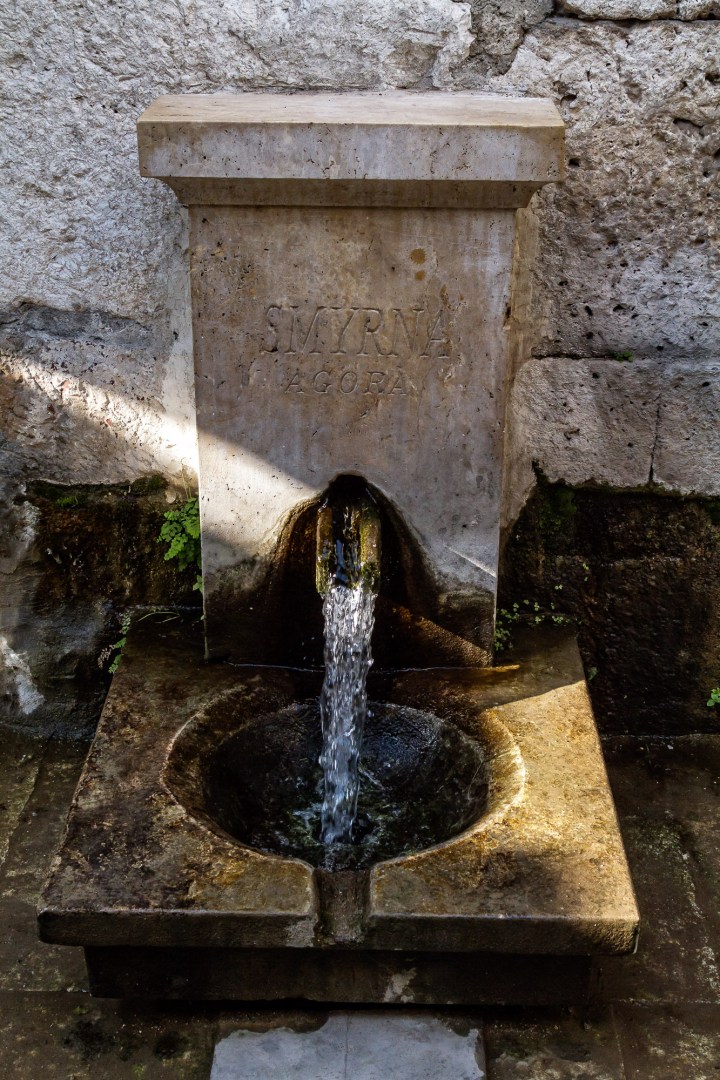 Vi besøker Agoraen i Izmir. Gammelt historisk sted.