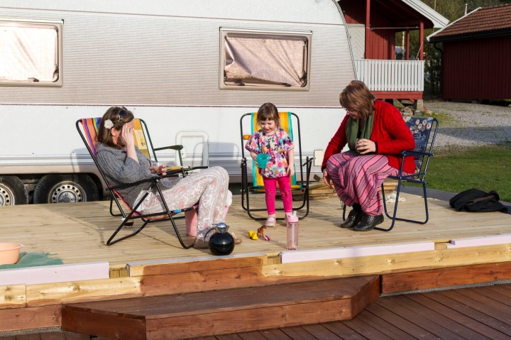 Vi er ute på vogna og tar årets første kaffekopp