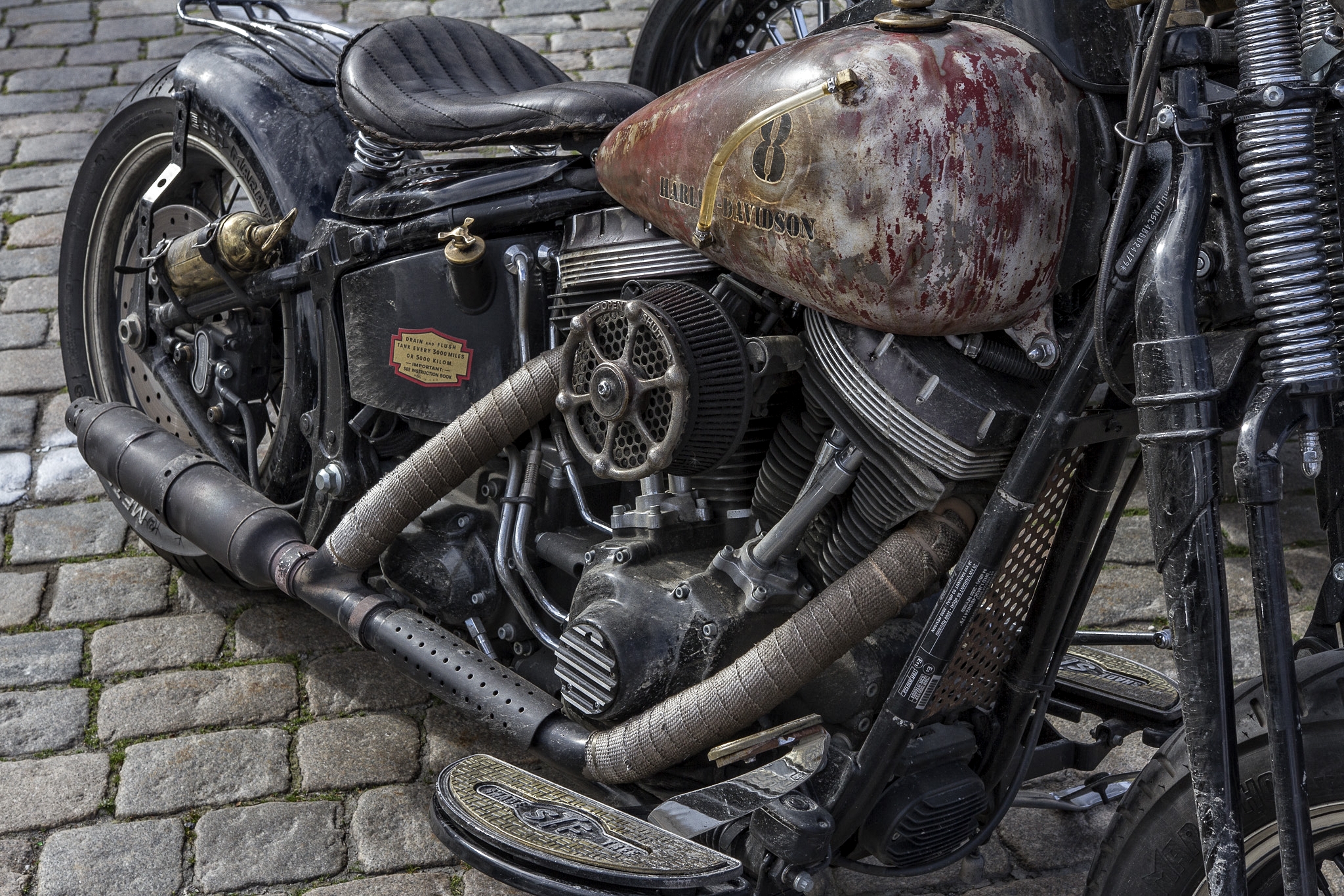 Meget forseggjort sykkel som skal virke gammel og slitt.