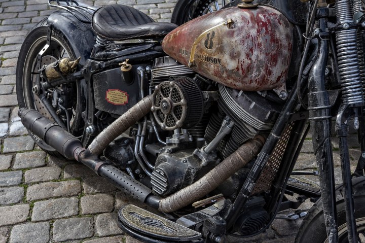 Meget forseggjort sykkel som skal virke gammel og slitt.