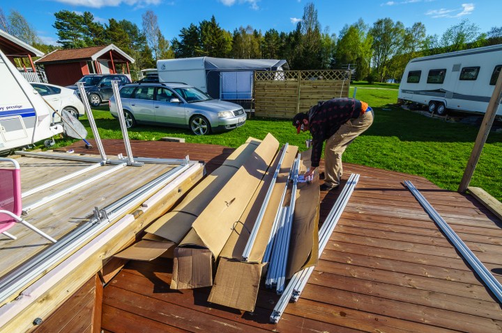 Vi har kjøpt nytt helårstelt som er 6.70 langt og 3m bredt. Skal bli deilig å ha noe man slipper å ta ned på vinteren.